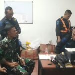 Babinsa Kiduldalem Bersama Polsuska Perkuat Keamanan di Stasiun Kota Baru