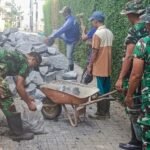 Warga Turun Tangan Angkut Material, Koramil Kedungkandang Kebut Pondasi Jembatan Garuda