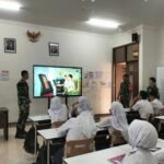 Dampingi Kadet UNHAN RI di Tlogowaru, Babinsa Tlogowaru Perkuat Sinergi Pendidikan