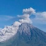 Semeru Erupsi dan Gelombang Laut 2,5 Meter, Ini Peringatan untuk Pendaki dan Warga Pesisir