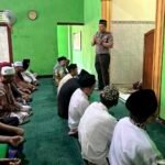 Jumat Keliling di Karangkates, Kapolsek Sumberpucung Ingatkan Bahaya Balap Liar dan Kebakaran
