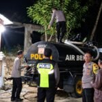 Polres Malang Salurkan Bantuan Air Bersih Malam Hari ke Bantur