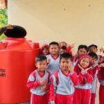Sumur Mengering, PMI dan BPBD Salurkan Bantuan Air Bersih ke SDN 3 Sumberagung