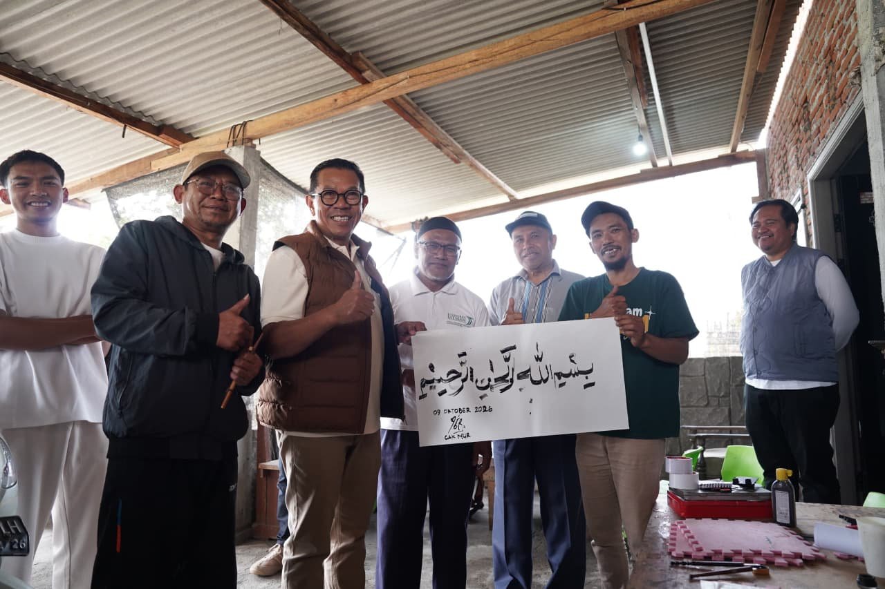 Cak Nur Jajal Lukis Kaligrafi, Karya Perajin Batu Rambah Malang Raya