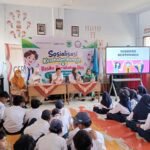 Cegah Pernikahan Dini, PT Ekamas Fortuna Bekali Siswa SMPN Satap Pagak