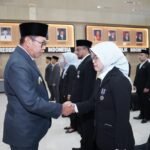 Serahkan Satyalancana ke 51 PNS, Wali Kota Batu Nurochman Ditagih Kinerja Nyata dan Profesionalisme