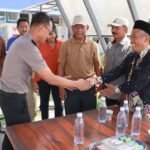 Dialog Lesehan di Bendungan Sengguruh: Kapolres Kawal ZoSS Sekolah dan Pupuk Petani