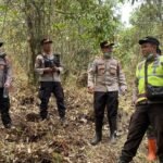Masih Membara, Kapolres Batu Naik Gunung Padamkan Karhutla Arjuno