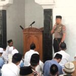 Jumat Keliling di Segaran, Kapolsek Gedangan Ajak Warga Jaga Keamanan Lingkungan