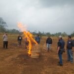 Tindak Lanjut Aduan Warga, Polisi Bakar Sarana yang Diduga Digunakan untuk Sabung Ayam